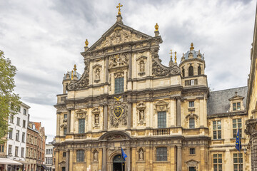 Fototapeta premium Antwerp town in Belgium, Europe. Grand Baroque Architectural Facade with Ornate Carvings Under a Dramatic Sky, Showcasing Historical European Design and Craftsmanship