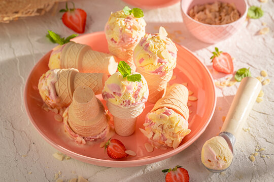 Cold and homemade strawberry ice cream with fruit and cream.