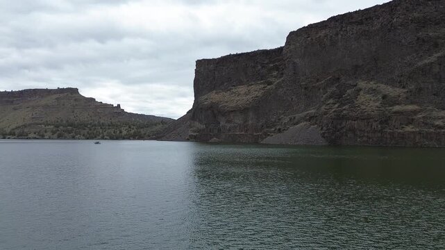 Level flight - Lake Billy Chinook - The Cove Palisades State Park, Oregon