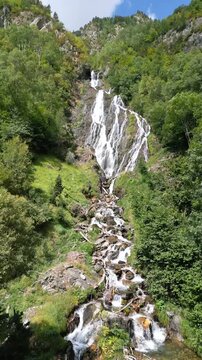 Cascada de Espigantosa, Aragon, Spain - 4K