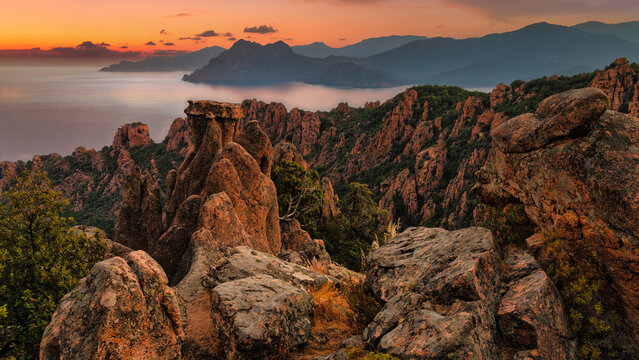 Sunset Over the Calanques de Piana &ndash; Corsica&rsquo;s Rugged Mountain Cliffs