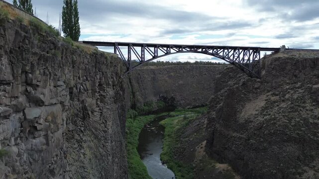 Cliffs of Crooked River Canyon - Peter Skene Ogden State Scenic Viewpoint, Oregon