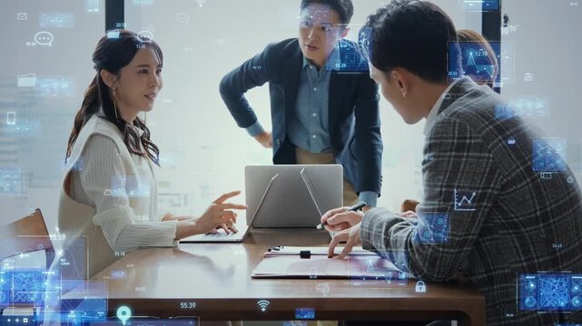 会話する人々とデジタルテクノロジー。ビジネス、テック、会議、DX、IT、ERP、AI、データ、情報