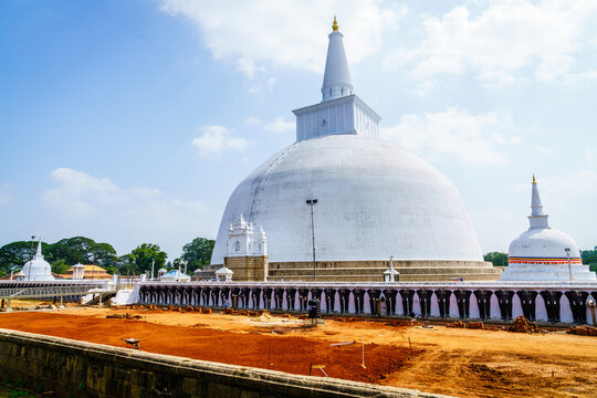 Ruwanwelisaya Stupa in Anuradhapura, Sri Lanka