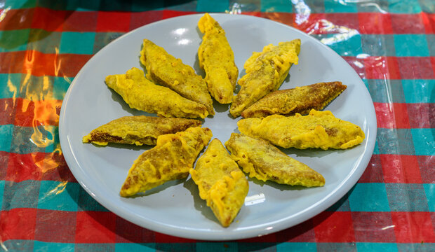 Traditional Sri Lankan New Year mung kavum arranged on a plate for festive celebration