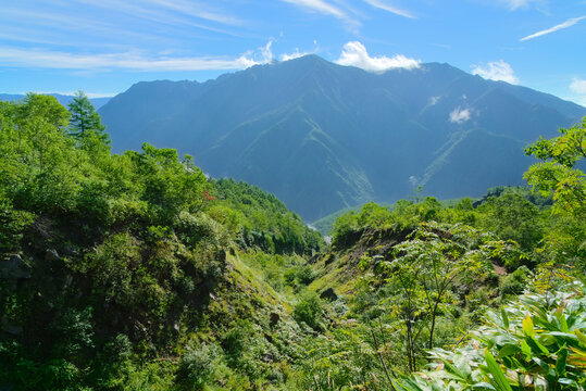 北アルプスの焼岳、下堀沢出合付近から望む霞沢岳