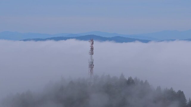 Poranne mgły, Beskid Sądecki, lato, widok g&oacute;rski