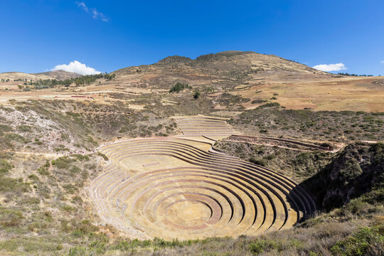 Peru, Andes, Maras, Moray Inca ruin, doline Qechuyoq
