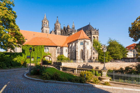 Germany, Saxony-Anhalt, Magdeburg, F�rstenwall and Cathedral of Magdeburg