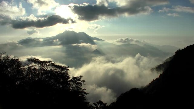 石鎚山と雲海と薄明光線タイムラプス