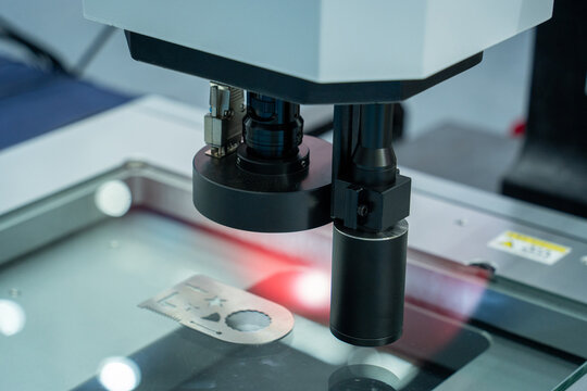Industrial Vision Measurement System Inspecting Precision Metal Part
