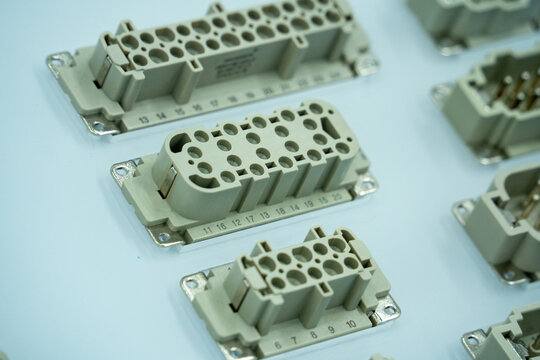 Industrial electrical connectors with multiple contact holes mounted on flat surface