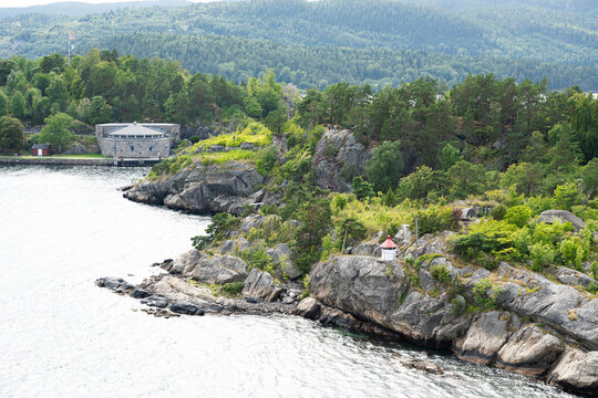 Festungsanlage an der engsten Stelle des Oslo-Fjords von der F&auml;hre Kiel - Oslo aus gesehen