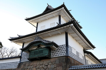 Fototapeta premium Kanazawa Castle Turret Low Angle View Showing White Walls and Copper Balcony