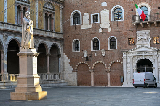 Statue of Dante Alighieri in Piazza dei Signori in Verona, Italy