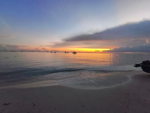 atardecer con las olas del mar