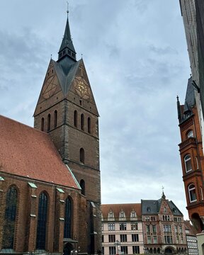 Marktkirche St Georgii et Jacobi in Hannover mit historischem Kirchturm