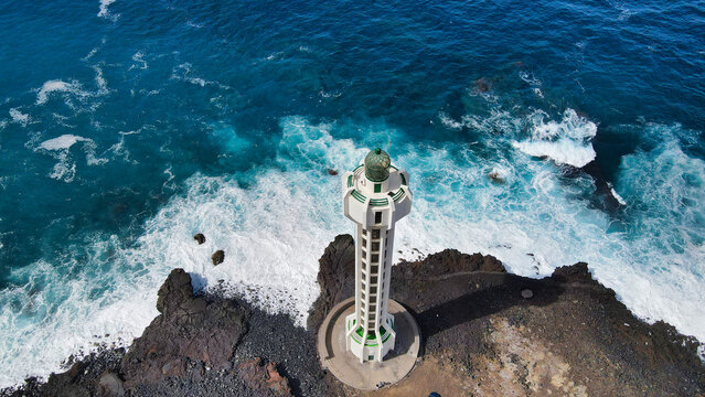 Foto a&eacute;rea con dron del faro de Las Hoyas en Tazacorte en La isla de La Palma.