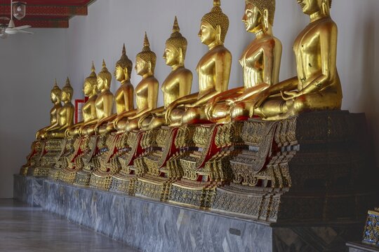 Gilded Buddha statues (Bhumispara-mudra: Gautama Buddha at the moment of enlightenment), Wat Pho, Bangkok, Thailand