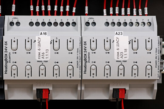 Zennio's automation module with KNX data bus control is installed in the electrical control panel. 