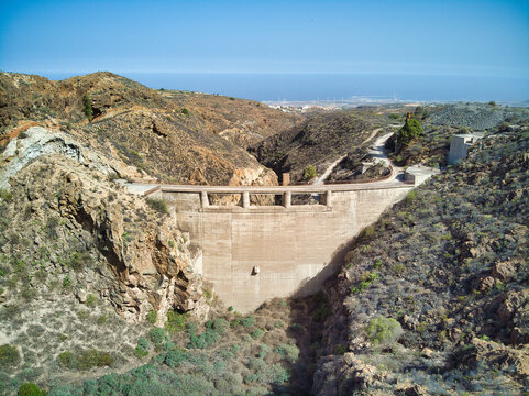 Foto a&eacute;rea con dron de la Presa del R&iacute;o en Arico, Tenerife.