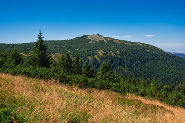 Schronisko Górskie Szrenica na szczycie Szrenicy w Karkonoszach © Aleksandra