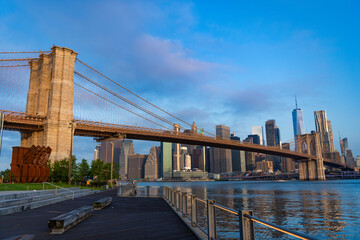 Fototapeta premium Brooklyn bridge of New York city panorama. Brooklyn landmark. Manhattan cityscape with skyscraper architecture. Brooklyn bridge to Manhattan. Urban architecture of New York city