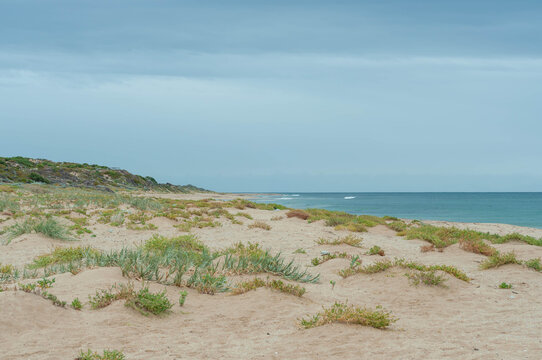 Turquoise Indian Ocean coastline near Perth, Australia