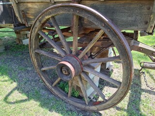 old wagon wheel © Josh