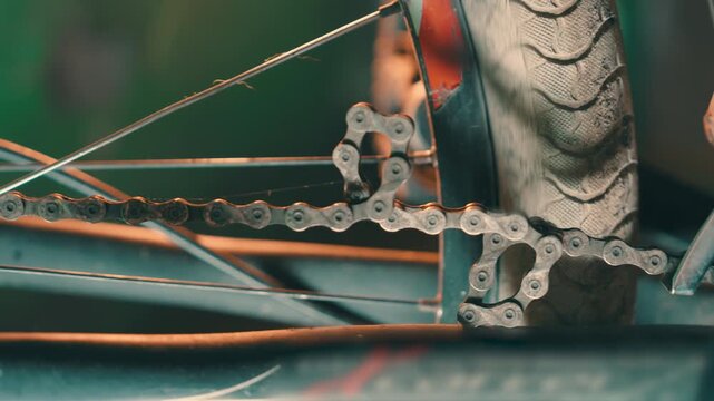 Bicycle Chain Close-Up: Slow Motion Pan Across Kinked Link and Rear Cassette Gears | Cinematic Two-Tone Lighting on Bike Drivetrain | Mountain Bike Mechanical Detail Shot