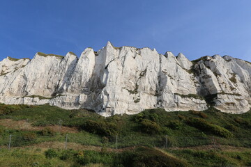 Fototapeta premium Falaises de craie le long de la Manche, ville Le Tréport, département de la Seine Maritime, France