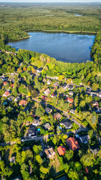 Summter See aus der Vogelperspektive &ndash; idyllische Seenlandschaft im gr&uuml;nen Berliner Umland, August 2026
