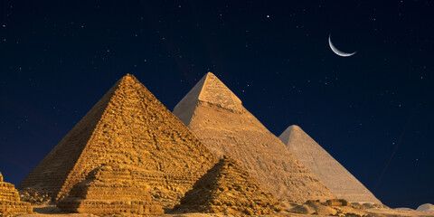 great pyramids of giza tent in the desert © thanakon
