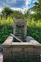Großes Wasserbecken  Wasserspender auf dem Hauptfriedhof Mülheim Ruhr © Blende8