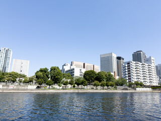 東京品川の運河と高層ビル © yamato furoshiki