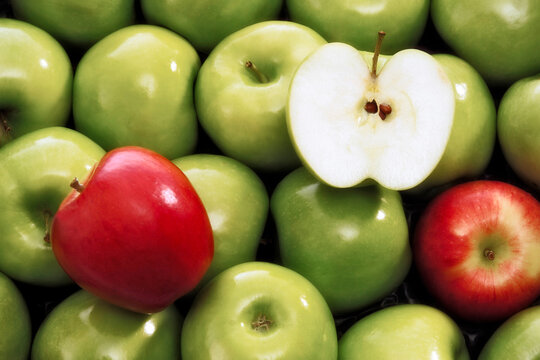 Fresh apples, close-up, organic, green, red, difference, fruit