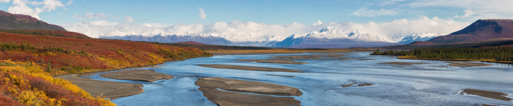 USA, View of landscape in autumn with Susitna River and Alaska Range in background