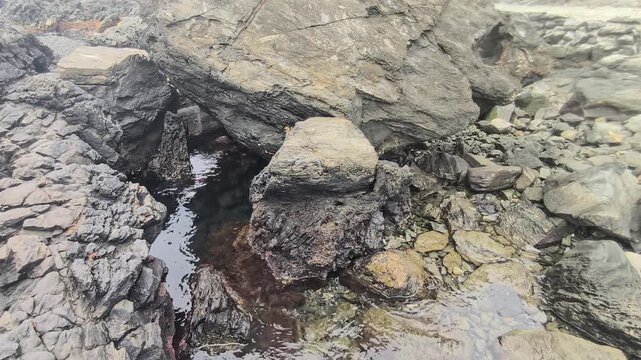 Planos de la cala donde las rocas son el elemento principal