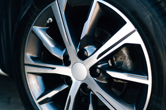 Car wheel disk and tire