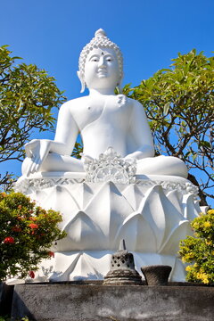 Sitzender Buddha