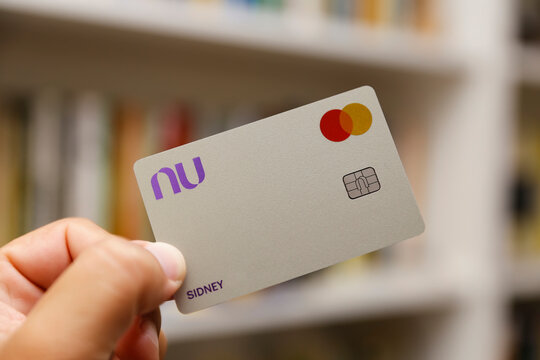 Nubank Croma Mastercard logo credit card