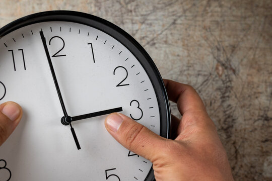Adjusting a Wall Clock for Daylight Saving Time