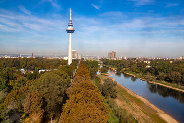 Panorama von Mannheim mit Fernmeldeturm und Neckar © U. J. Alexander