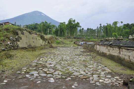 Stone road at Liyangan Site 2