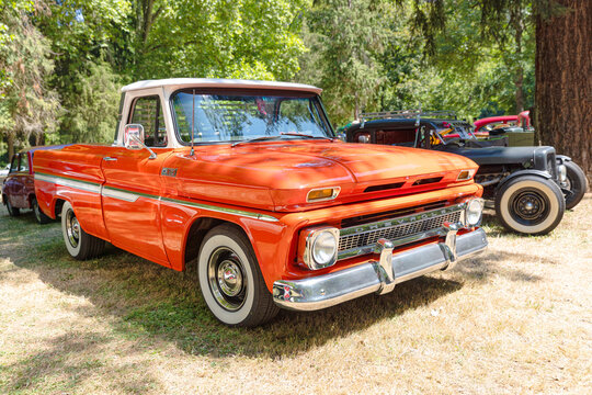 Alter Chevrolet Pick Up im Kurpark von Bad Kreuznach, Deutschland, 02.08.2026
