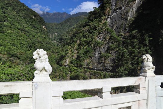 Chinese guardian lion statues on a bridge in Taroko Gorge, Taiwan.