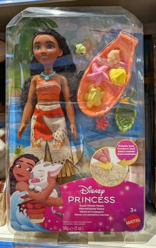 Caja con mu&ntilde;eca de Disney Princess Ocean Friends Vaiana, en jugueter&iacute;a Juguettos en Madrid, Espa&ntilde;a, 6 de junio de 2026