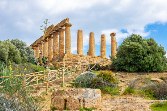 Temple of Juno Lacina. Agrigento, Sicily, Italy