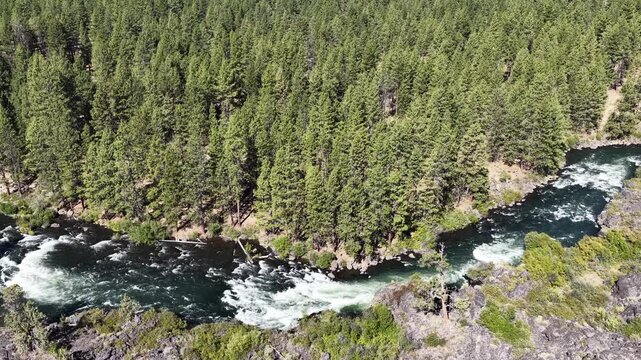The scenic Deschutes River is a scenic 252-mile tributary of the Columbia River in Central Oregon. It flows through Bend and offers whitewater kayaking, rafting, paddle boarding, and great fishing.