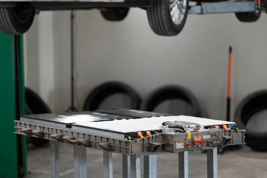 Electric vehicles, Battery pack, High-voltage battery. Specialized EV car garage. Provides maintenance, electrical diagnostics, parts replacement, wall charger installation